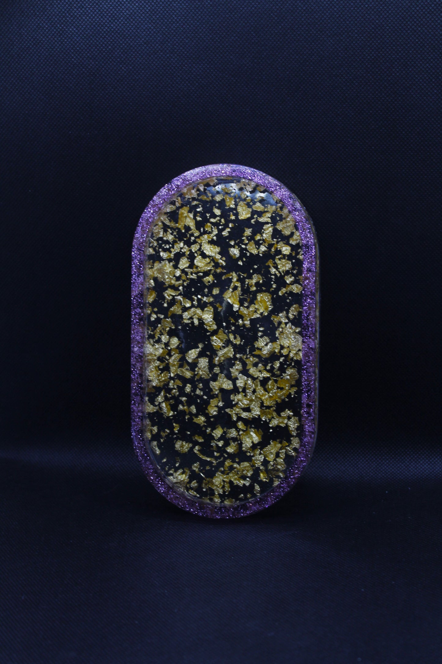 Vide poches ovale violet à paillettes et transparent avec feuilles d'or