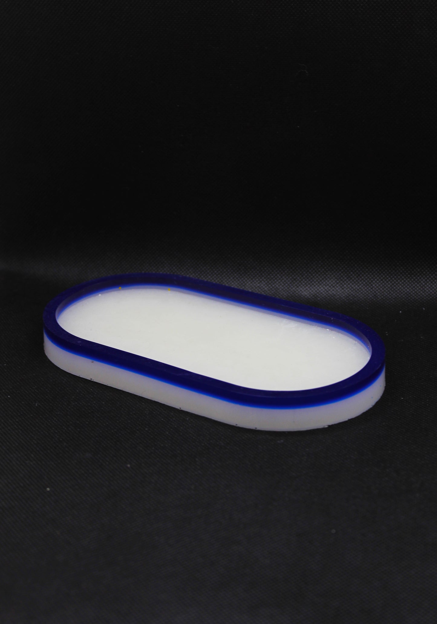 Vide poches ovale blanc et bleu