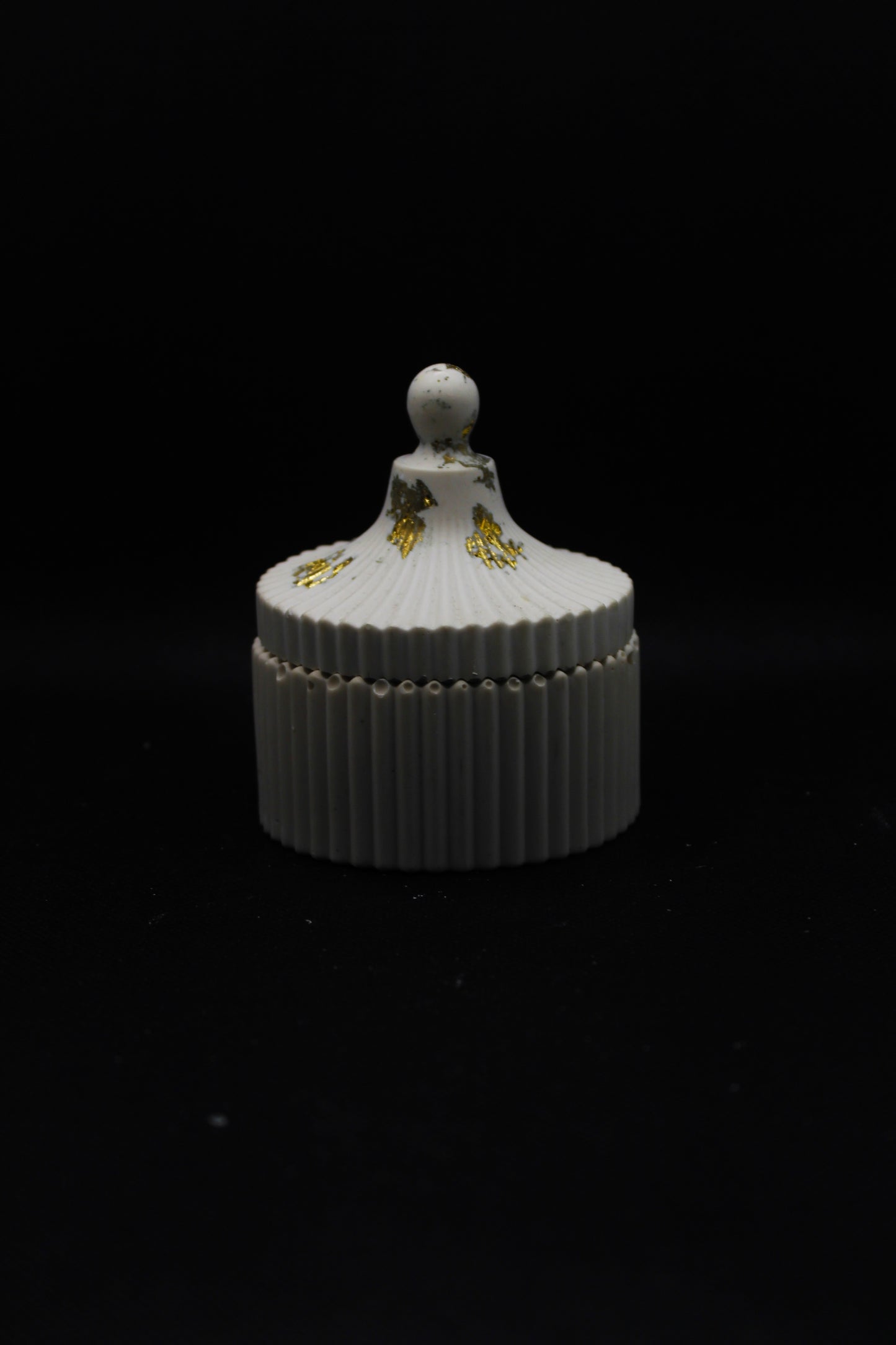 Boite à bijoux avec feuilles d'or