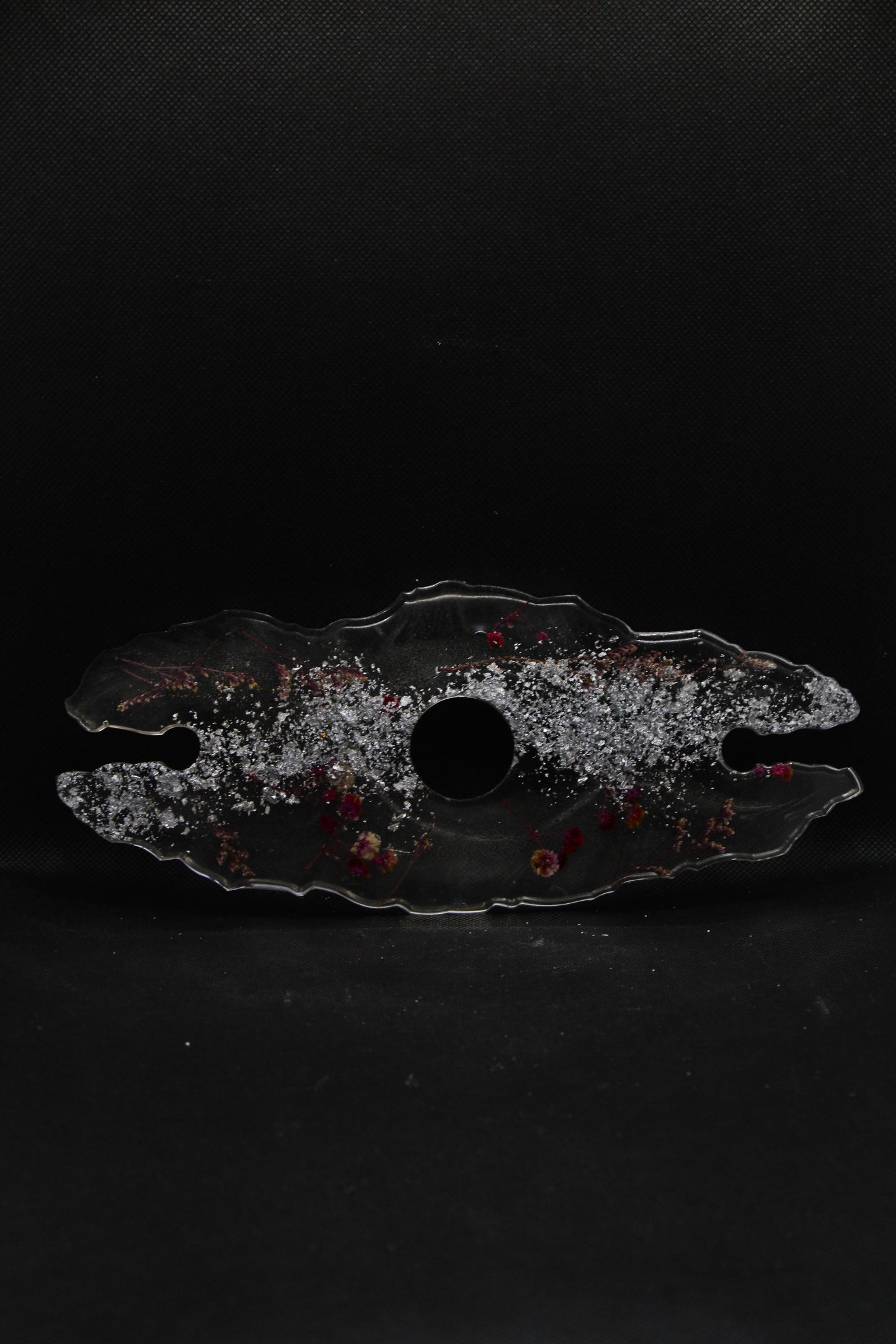 Porte verre sur bouteille avec paillettes en argent et fleurs