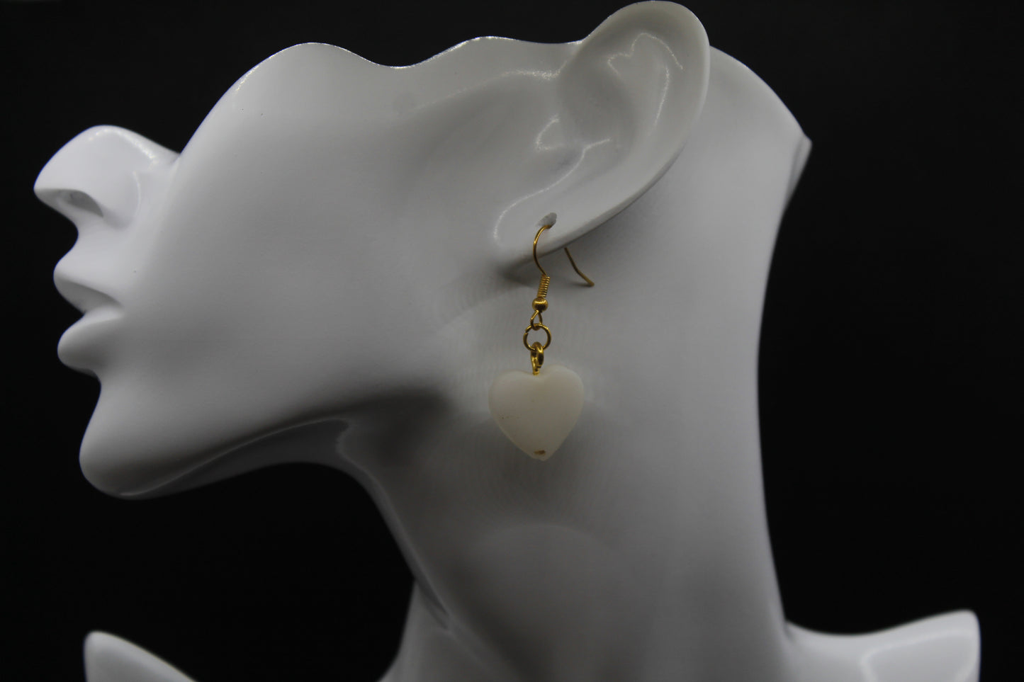 Boucle d'oreilles coeur blanc