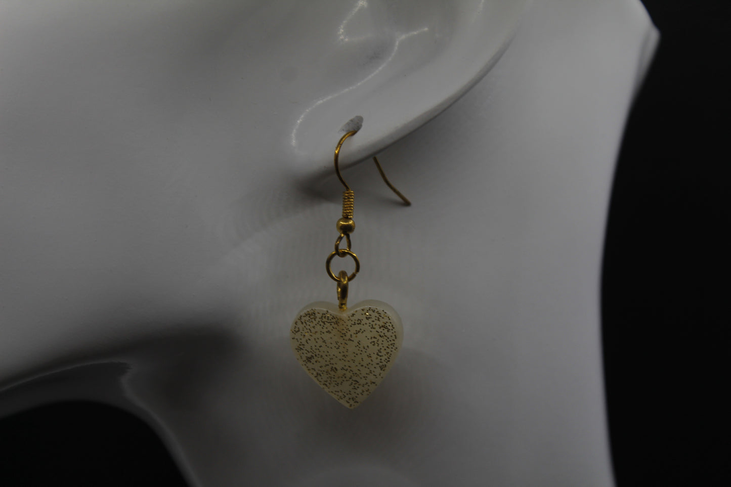 Boucle d'oreilles coeur blanc à paillettes