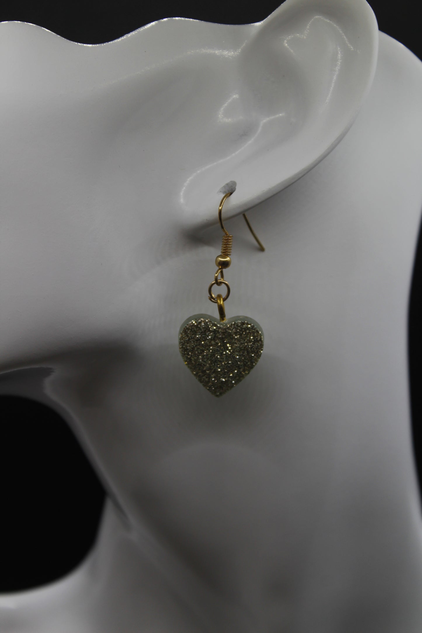 Boucle d'oreilles coeur vert à paillettes grises