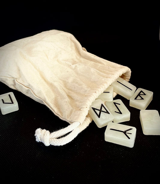 Runes noire et blanche