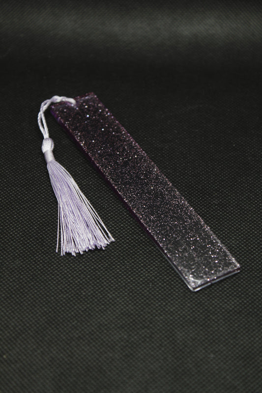 Grand marque page violet à paillettes avec fil violet