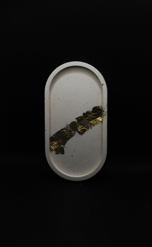 Vide poches ovale avec feuilles d'or