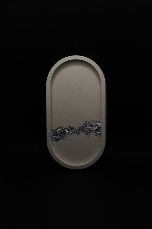 Vide poches ovale avec feuilles d'argent