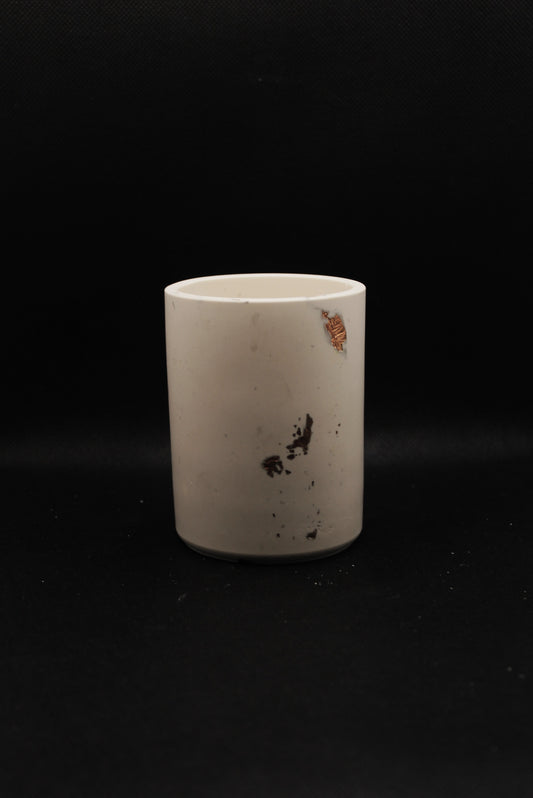 Pot avec feuille de bronze