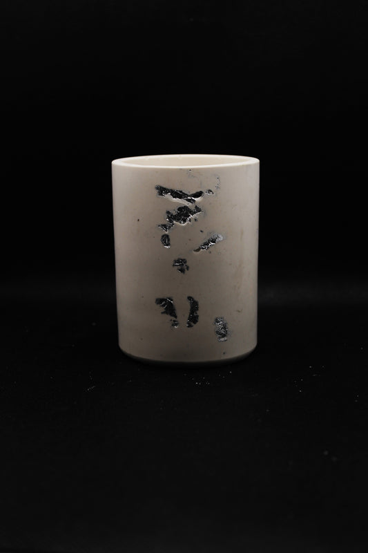 Pot avec feuilles d'argent