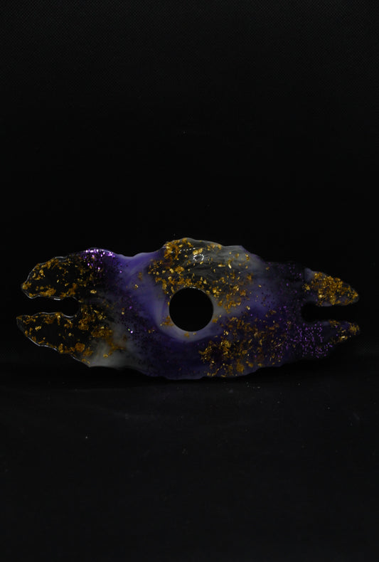 Porte verre sur bouteille violet avec paillettes et feuilles d'or