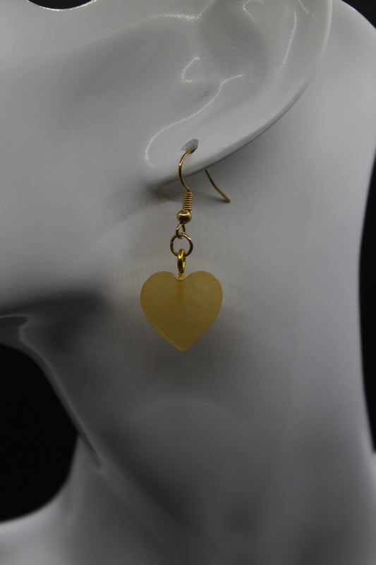 Boucle d'oreilles coeur jaune métallique